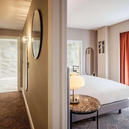 מלון Hilton Grand Place 4*