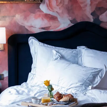 Juliana Hotel & Spa - Brussels Centre Отель Брюссель