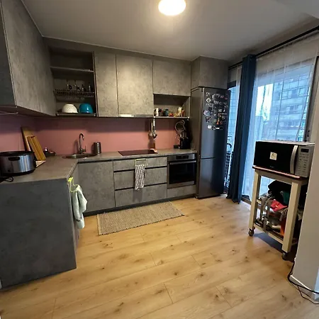 Alexanor Cosy Private In A Shared Brussel