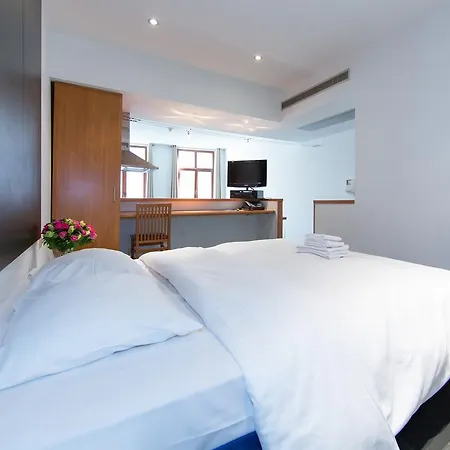 شقة فندقية Azimut Flathotel 3*