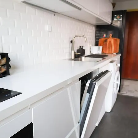 Апартаменты Furnished - Bright, Modern In Brussels, 15 Minutes Walk From The Atomium Брюссель