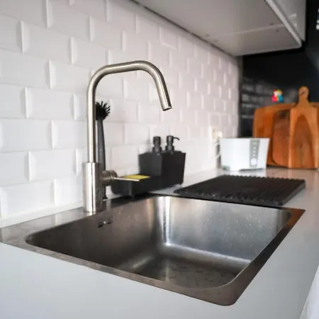아파트 Furnished - Bright, Modern In Brussels, 15 Minutes Walk From The Atomium