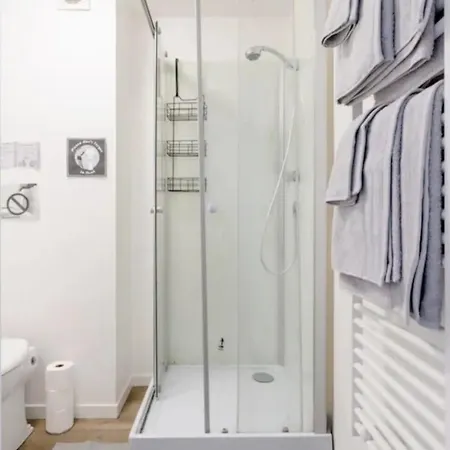 아파트 Beautiful Fully Renovated 브뤼셀