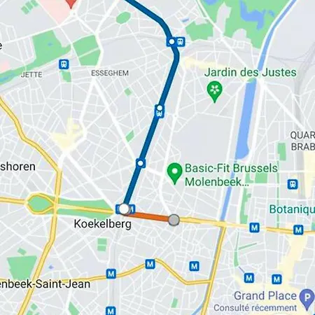 Modern In Molenbeek Saint Jean / 77 M² / Parking דירה