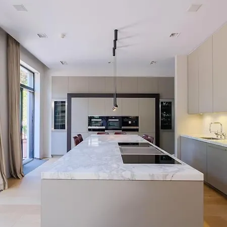 1000m2 With Indoor Pool