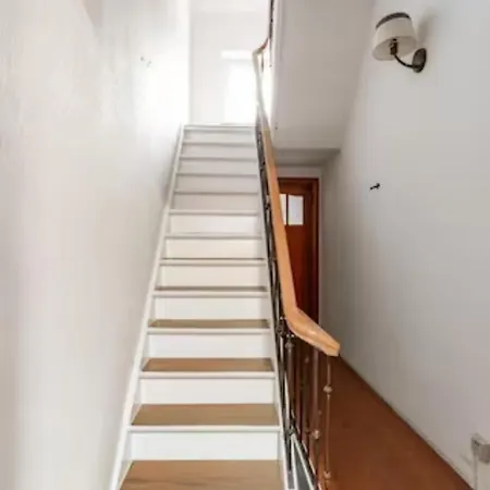 Beautiful, Renovated Fully Self Contained * 布鲁塞尔