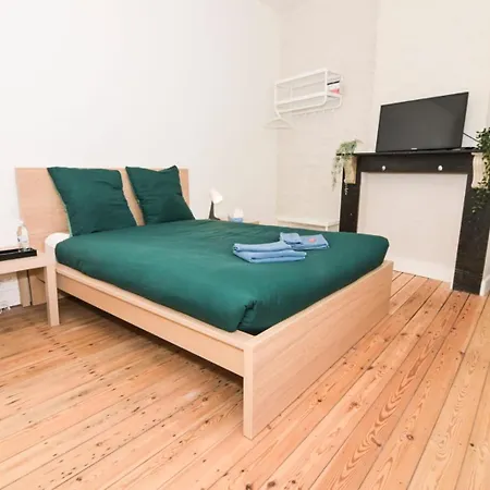 Cozy And Confortable Near Station Πανσιόν