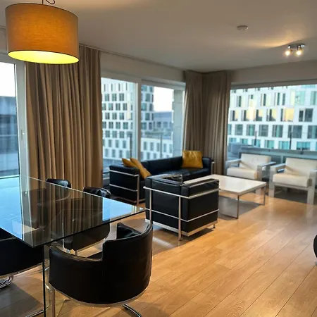 With Stunning View In Center Daire Brüksel