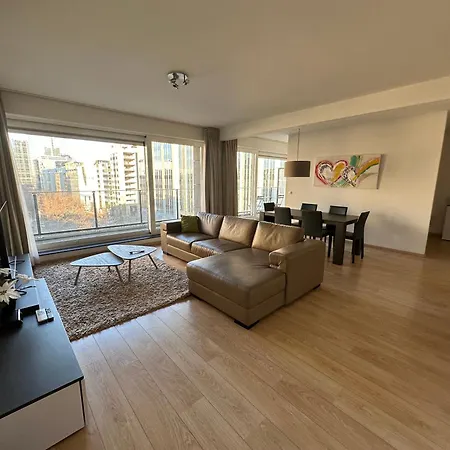 2 Bedroom In Center With Balcony 布鲁塞尔