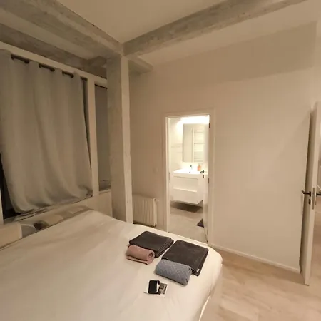 La Bourse Apartment *