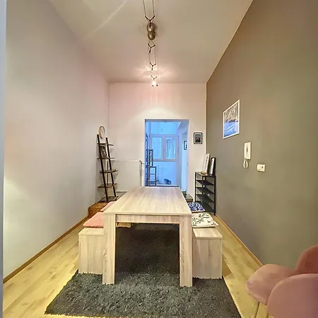 Family Flagey 아파트