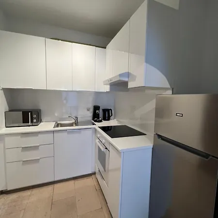 Lumineux Dans Un Quartier Animé Bruxelles