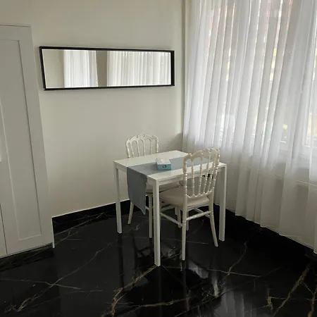 דירה Gare Du Midi 31 *