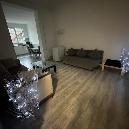 Dreamland Eu, Apartman *