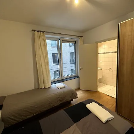 3 Bedroom In Center With Balcony View 아파트