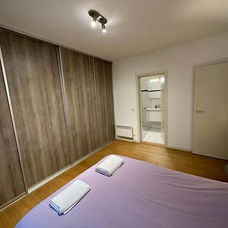 Apartment 3 Bedroom In Center With Balcony View Brussels