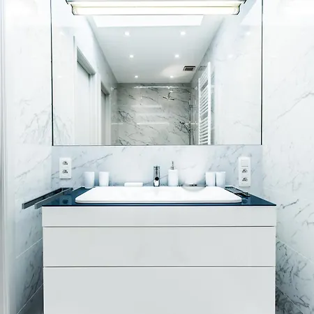 Magnifique Penthouse 3 Et Terrasse Sur L'avenue Louise Apartamento *