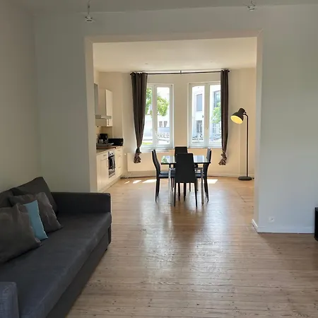 Διαμέρισμα Uccle Chic Flat