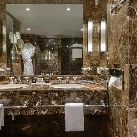 Warwick Grand-place Hotell