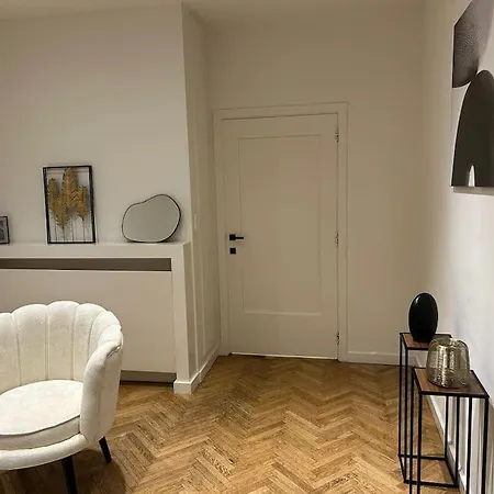 Centre - Ixelles - Avenue Louise - Chic * בריסל