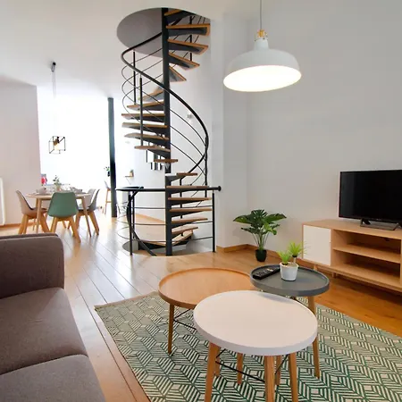 Heart Of Grand Place - Stunning 3br Triplex דירה