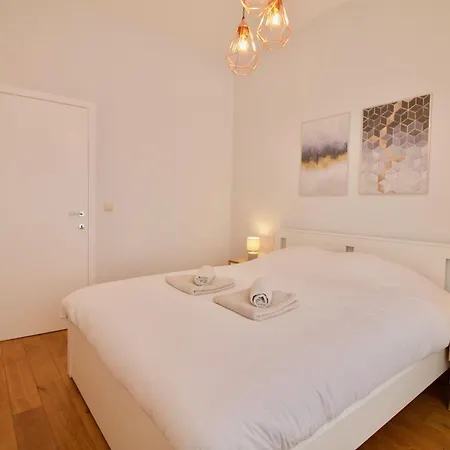 Heart Of Grand Place - Stunning 3br Triplex