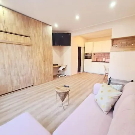 Апартаменты Magnolia Pink New And Fully Equipped Брюссель