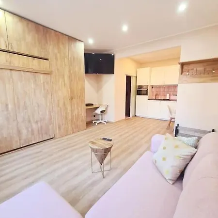 Magnolia Pink New And Fully Equipped Brussel