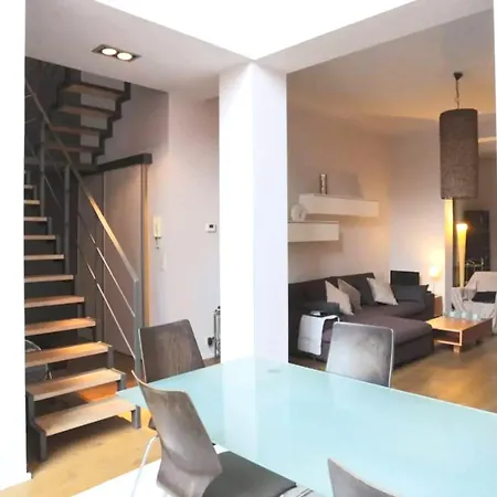 Spacious In Brussels, Large Private Garden בריסל