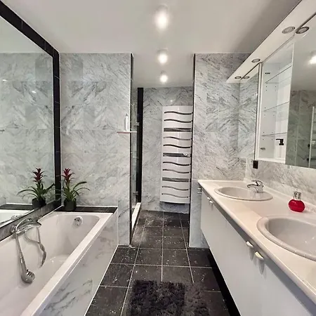 Luxurious Panoramic Penthouse In The Heart Of Bxl Apartamento Bruxelas