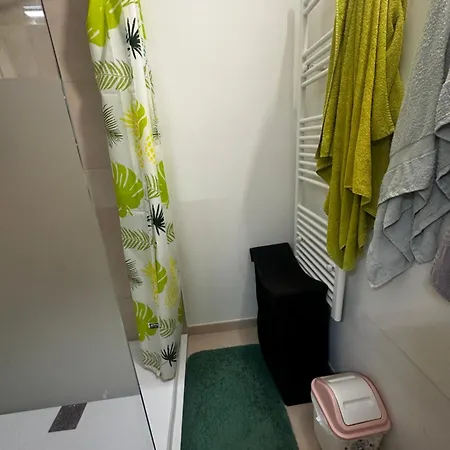 Alexanor Cosy Private In A Shared Brussel