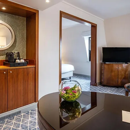 Warwick Grand-place Отель 4*