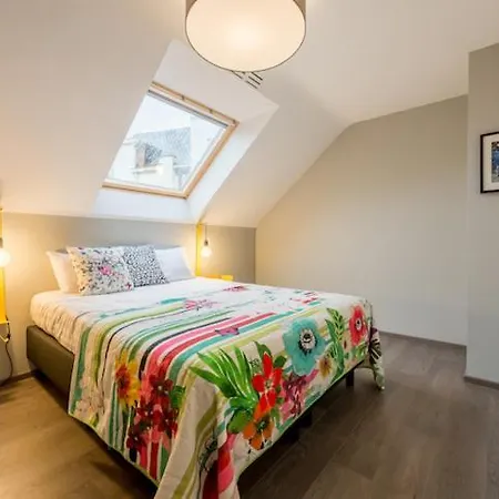 舒曼斯玛特公寓 *