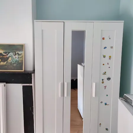 Confortable Avec Un Lit Double à Schaerbeek Cle Bleu