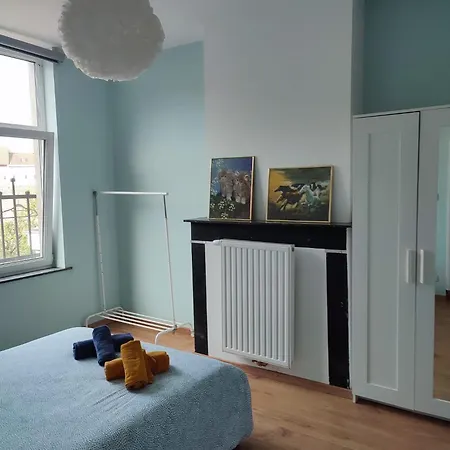Confortable Avec Un Lit Double à Schaerbeek Cle Bleu