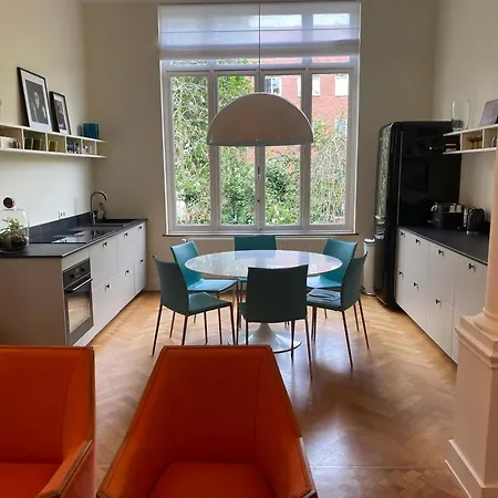 Stylish And Cosy Daire *