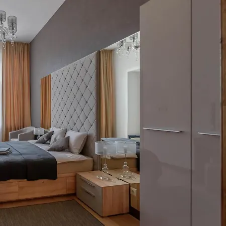 Pierres In Apartment *