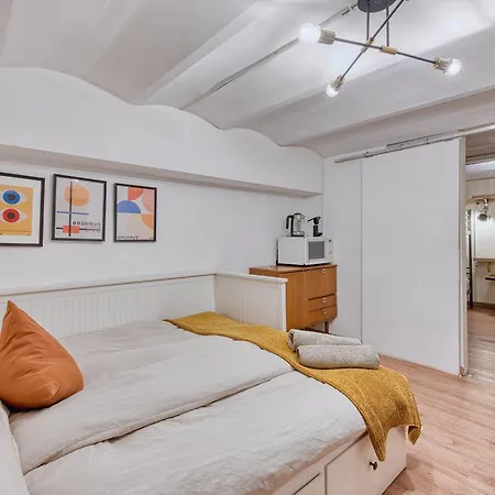 Bed & Breakfast Comenstay