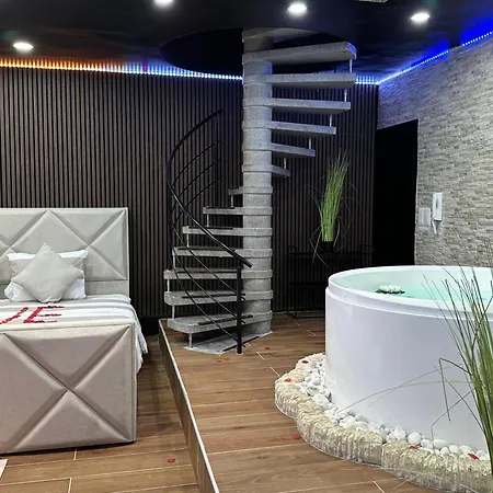 Love hotel Bolingo *