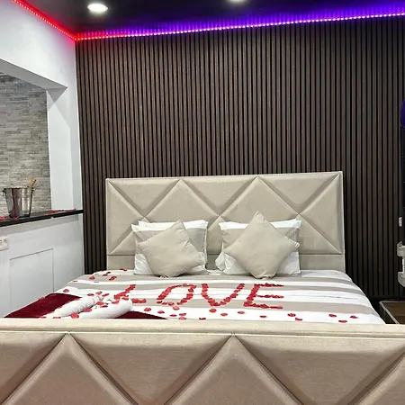 Love hotel Bolingo