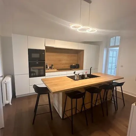 Welcome To Our Beautiful Triplex ! Apartment