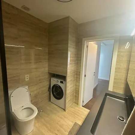 Welcome To Our Beautiful Triplex ! Brüksel