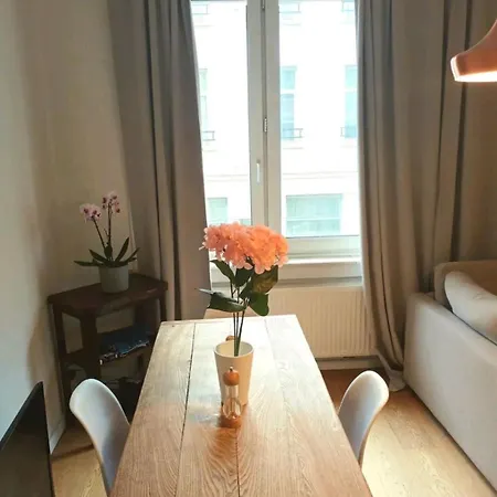 Beautiful 2 Bedroom In Place Flagey Bxl شقة *