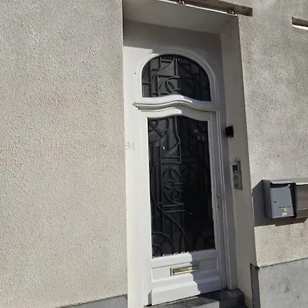 Glamorous In Daire Brüksel