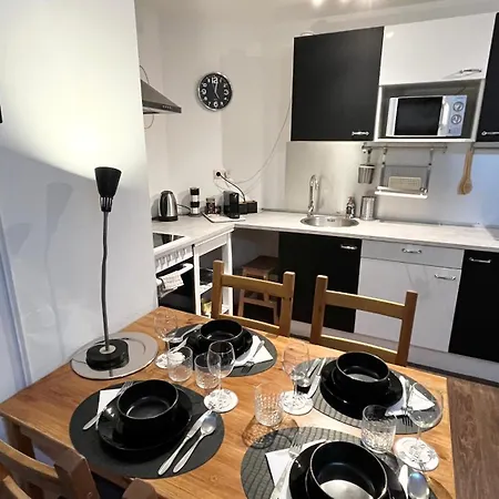 Cosy Flat - Eu District - Center - 4 Persons 아파트
