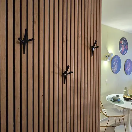 Cosy Quartier Louise 아파트 *