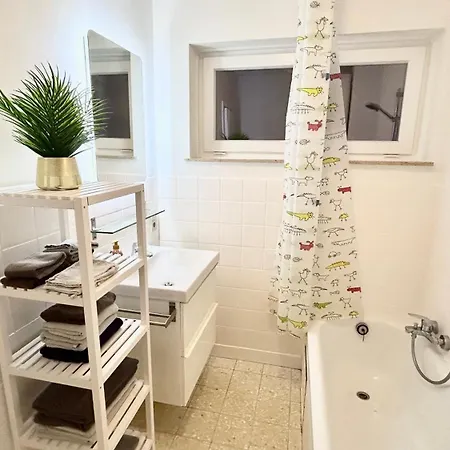 Charming Two Bedroom Flat - Nato -