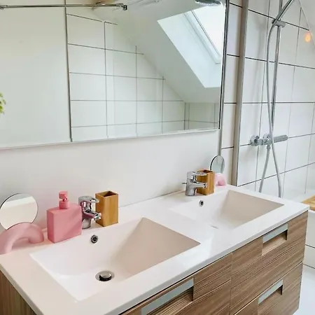 Beautiful 2 Bedroom Duplex In Le Chatelain Apartmán *
