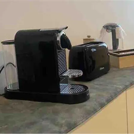 Superbe Full Equipe Avec Cour Exterieur