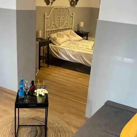 Superbe Full Equipe Avec Cour Exterieur